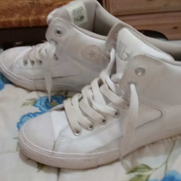 Converse - Picture 2 of 4